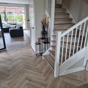 Trap en vloer pvc leggen - ART Woninginrichting